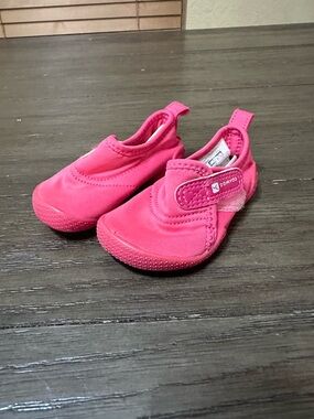 Sz 5 toddler pink DOMYOS water shoes